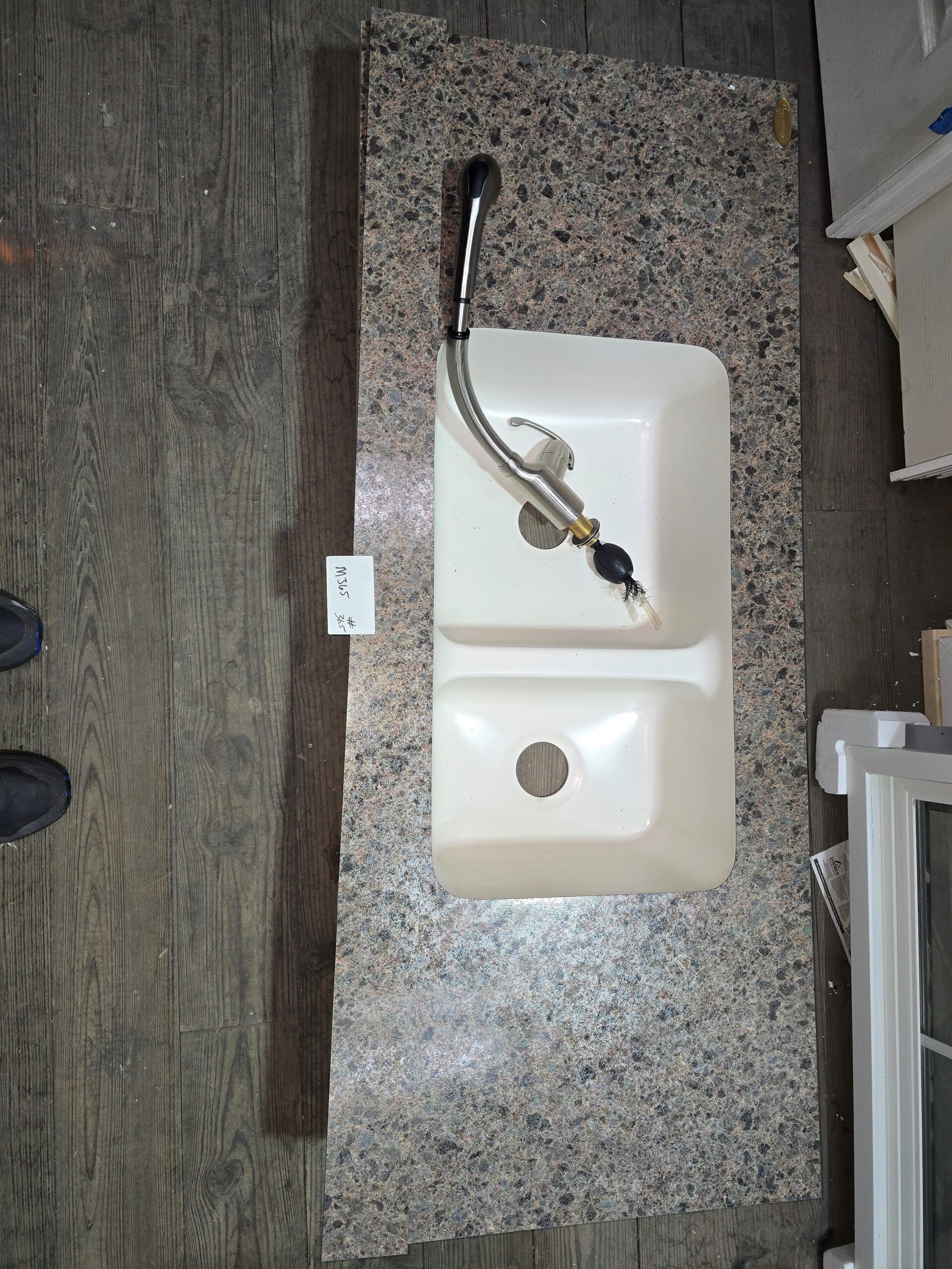 Laminate Counter Top With Undermount Sink - M365
